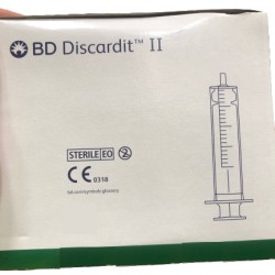 BD Discardit strzykawki 2-częściowe, luer